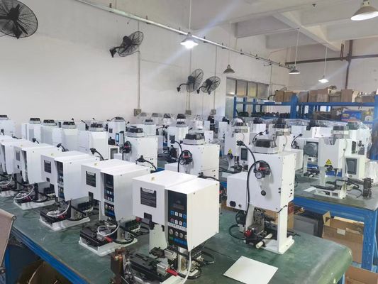 YH-04N Αυτοματοποιημένη μηχανή κοπής διπλού καλωδίου, αποκόλλησης και περιστροφής για καλωδίου χαλκού 40 kg