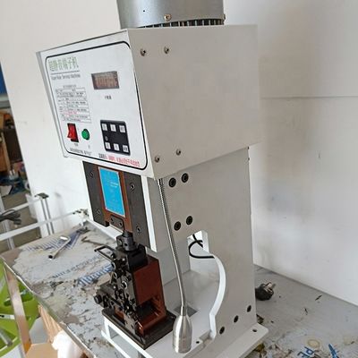 Υπερ-σιωπηλή μηχανή κοπής τερματικών 2,0 τόνων κατασκευασμένη σε νήματα 0,1-4,5 mm2 AWG11-AWG32